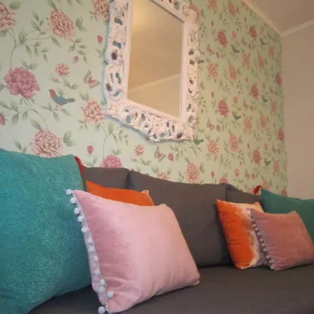 Апартаменты Shabby Chic Flat 2